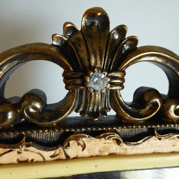 NEW 15" HALLOWEEN CREEPY WITCH GIRL HOLDING DOLL SCARY FRAME EASEL BACK ODDITY - Picture 8 of 11